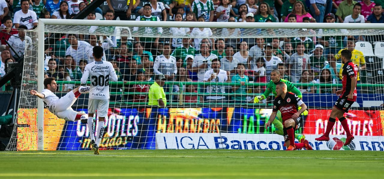 Mauro Boselli tuvo el arco abierto para 'mojar' y, quizás, darle un final diferente al partido. Sin embargo, Lajud le dijo que no.