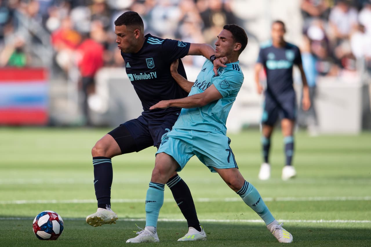 En el minuto 61' Christian Ramirez (izquierda) cerró el marcador con el 4-1 definitivo para LAFC.