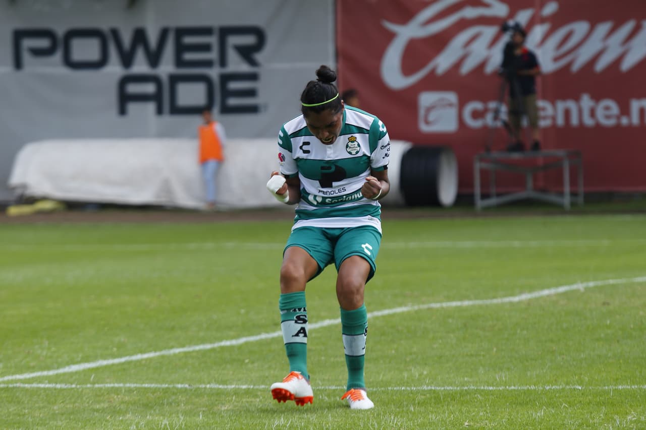 Con hat-trick de Estela Gómez, las de Torreón vencieron a las Chivas en Guadalajara 2-3; Dania Pérez y María Guadalupe Velázquez descontaron por las locales.