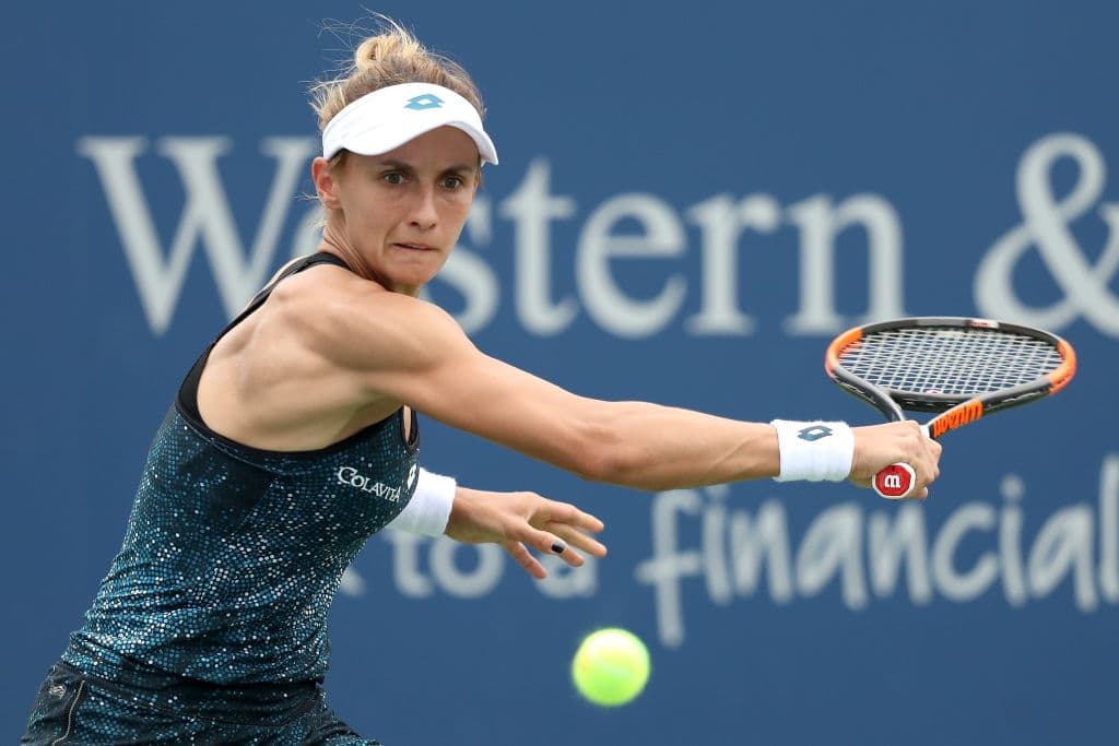 Muguruza fue derrotada por Lesia Tsurenko, de Ukrania, quien eliminó a una de las fuertes en las mujeres por parciales de 2-6, 6-4 y 6-4.