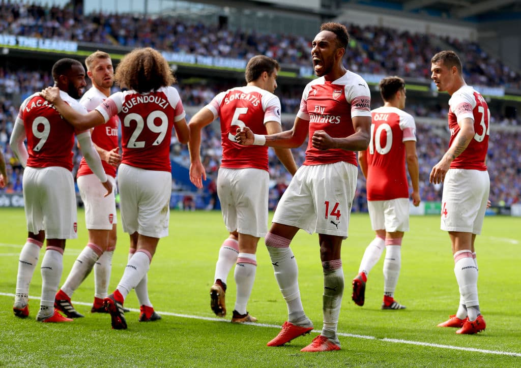 Arsenal ganó 2-3 de visitante contra Cardiff City en la Jornada 4 de la Premier League y al menos evitó que se abriera más la ventaja con el grupo de líderes del torneo.