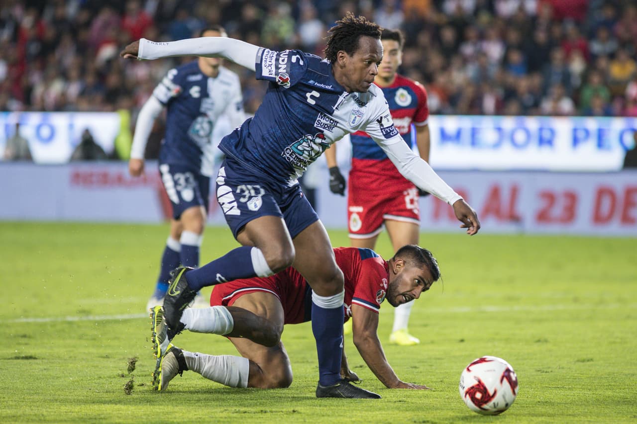 Ni Pachuca ni Chivas logran romper las redes y se dividen los puntos.