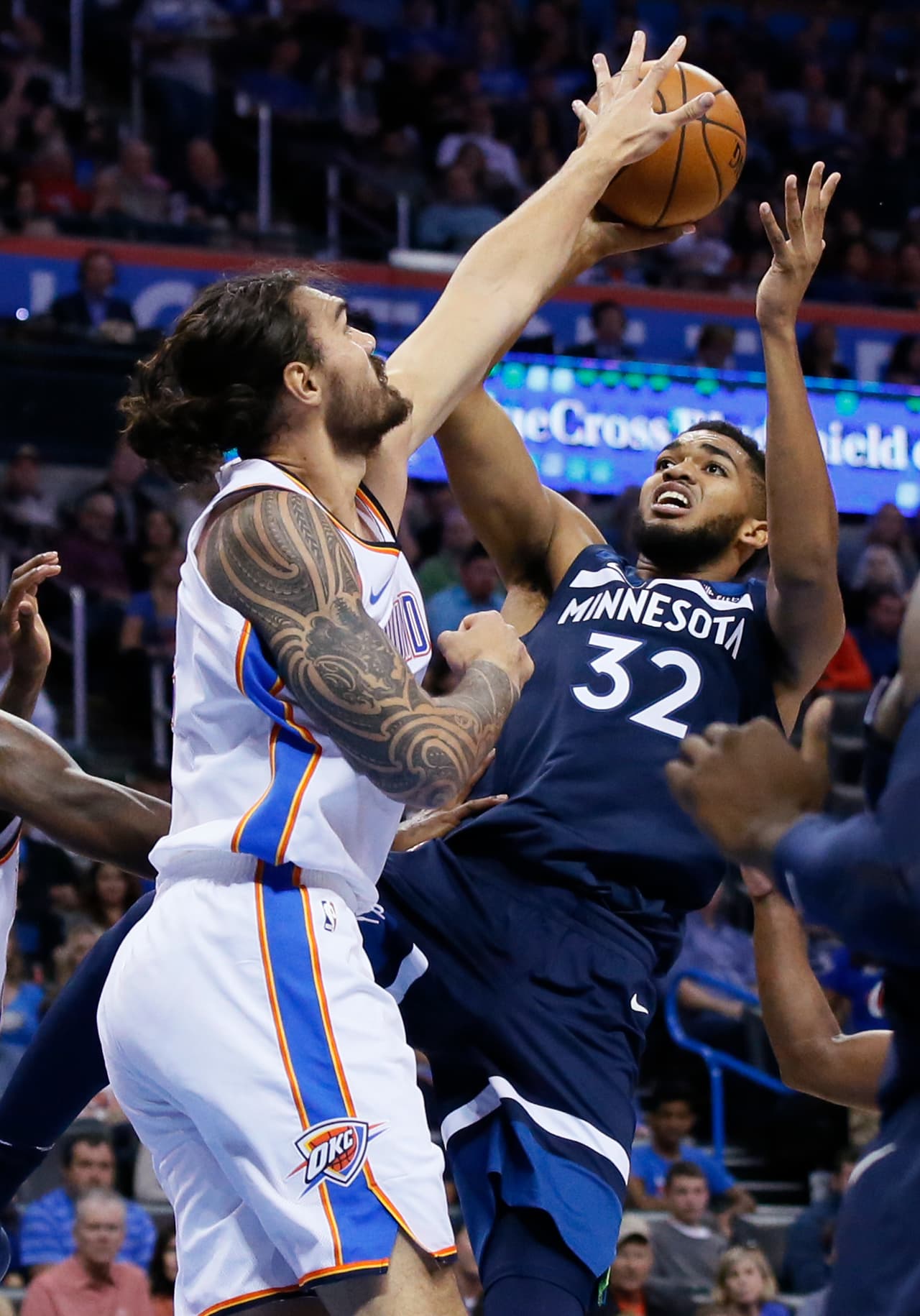 Un triple de Andrew Wiggins cuando el tiempo expiraba le dio un triunfo a los Timberwolves con pizarra de 115-113 sobre el Thunder.