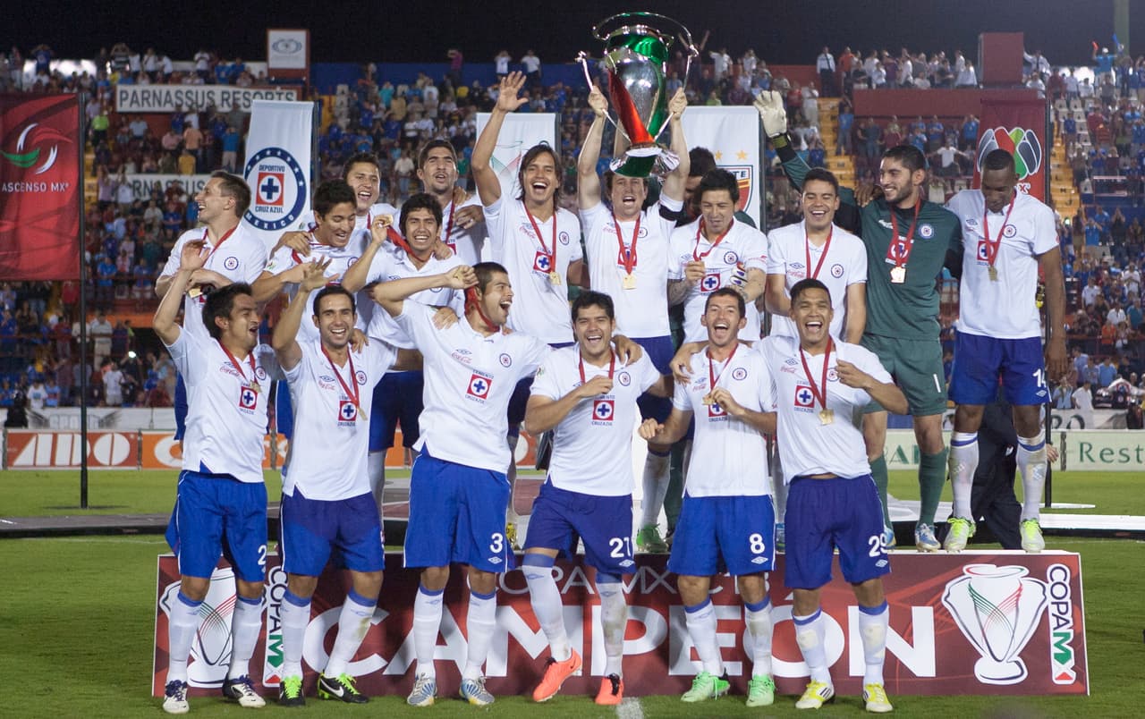 El primer título con los cementerios llegó hasta el Torneo de Copa Clausura 2013 cuando se coronaron en tanda de penales contra el Atlante.