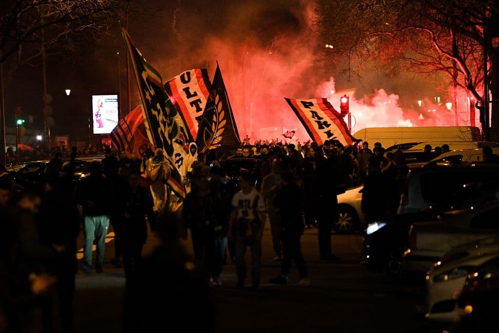 Todo listo para que suena el himno de la Champions. Los aficionados ya están listos para disfrutar de un buen encuentro.