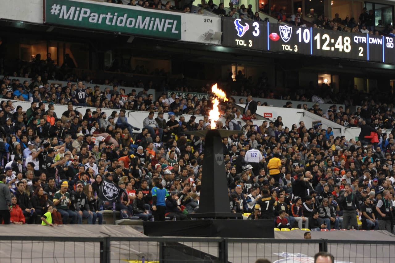 Te presentamos las mejores imágenes que nos dejó el juego entre Raiders y Texans en la cancha del estadio Azteca de la ciudad de México.