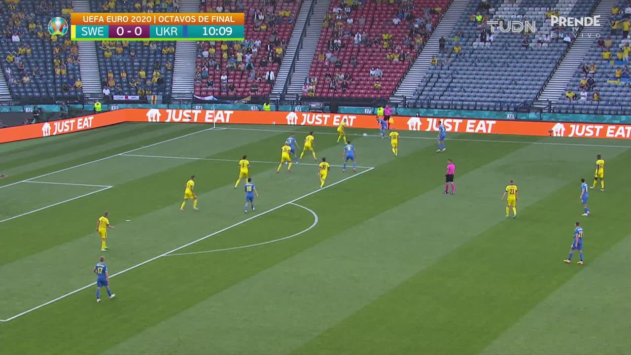 ¡TIRO ATAJADO! disparo por Roman Yaremchuk.