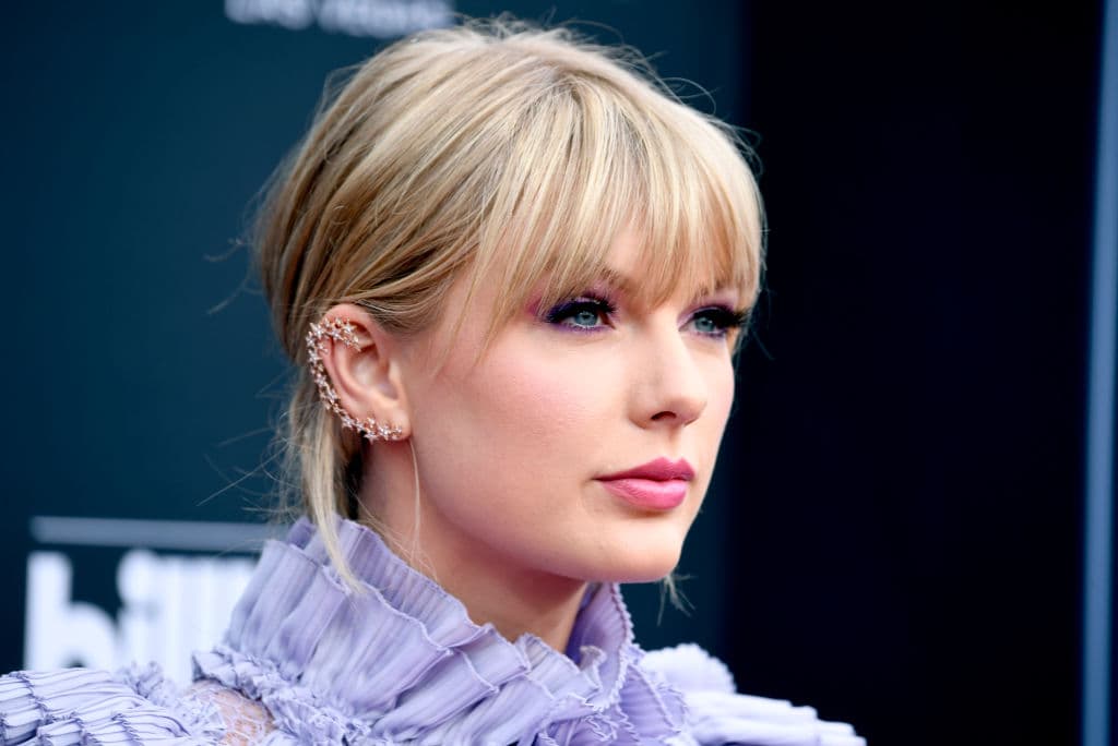 Taylor Swift no descansa, pues lanza su segundo álbum en este 2020.