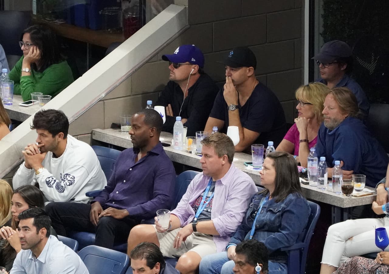 El actor Leonardo DiCaprio estuvo presente en uno de los palcos del estadio disfrutando de un gran partido.