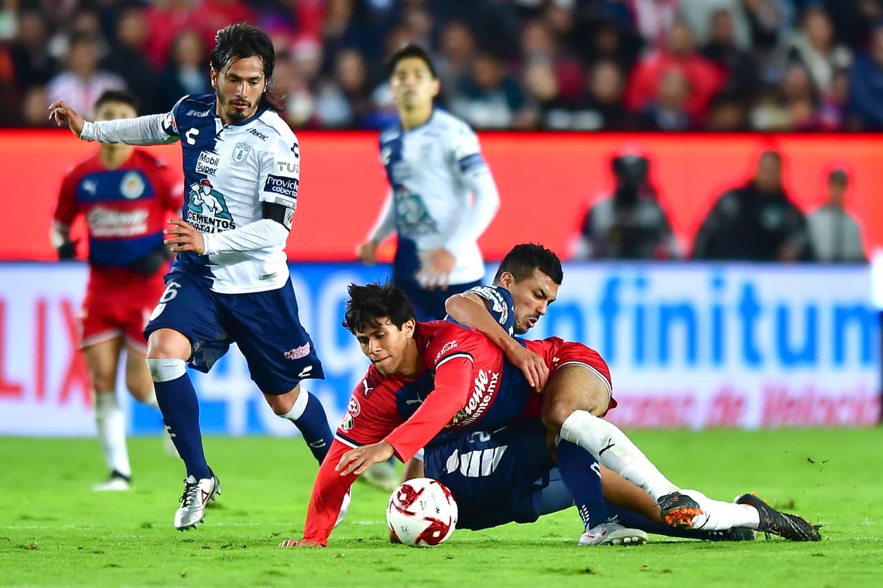 Ni Pachuca ni Chivas logran romper las redes y se dividen los puntos.