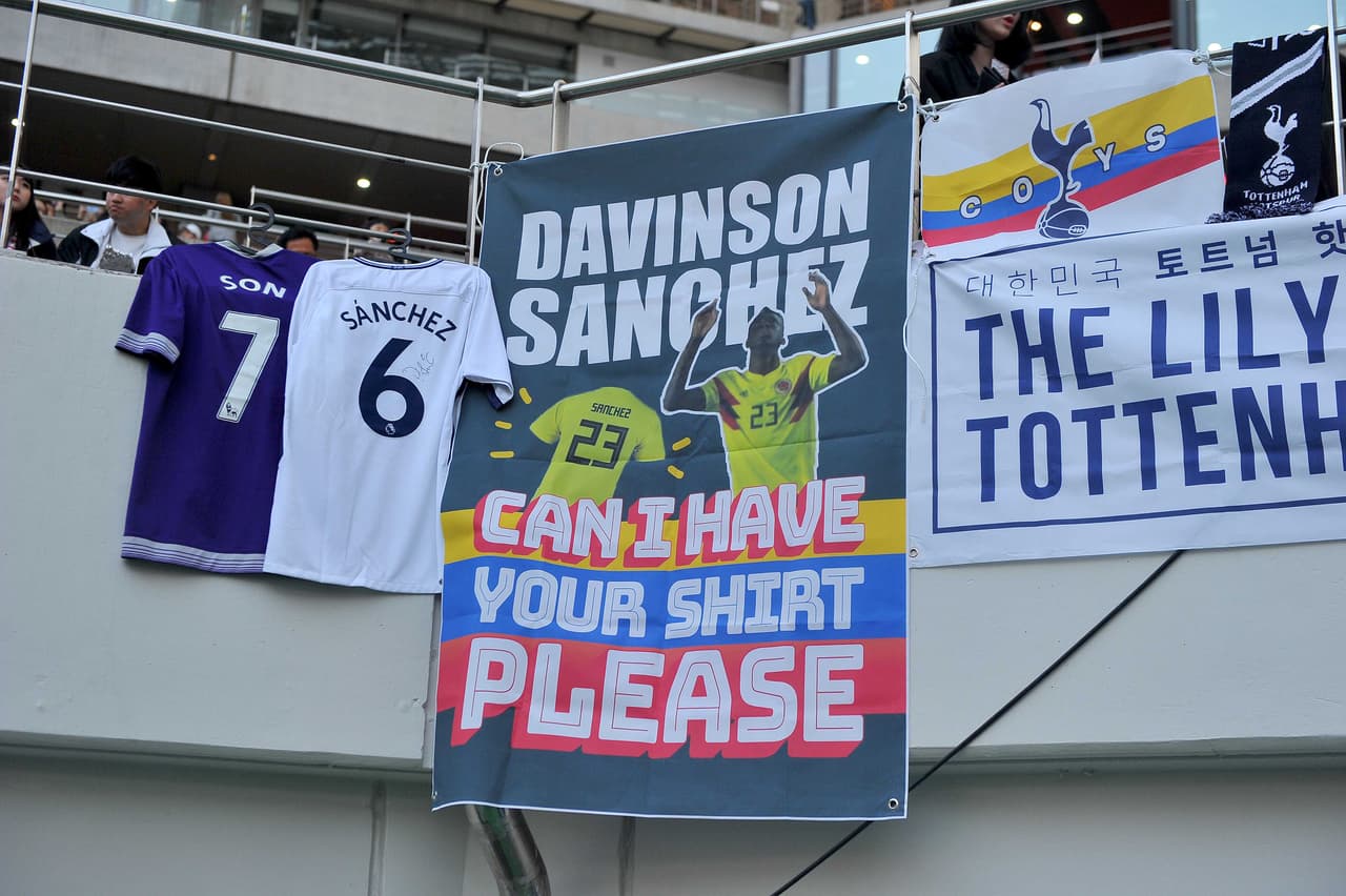 En Seúl, la selección Colombia cayó por 2-1 con la de Corea del Sur en el campo. Sin embargo, en los alrededores del Estadio Copa del Mundo y en sus tribunas la fiesta fue solo una entre los fanáticos de ambos países.