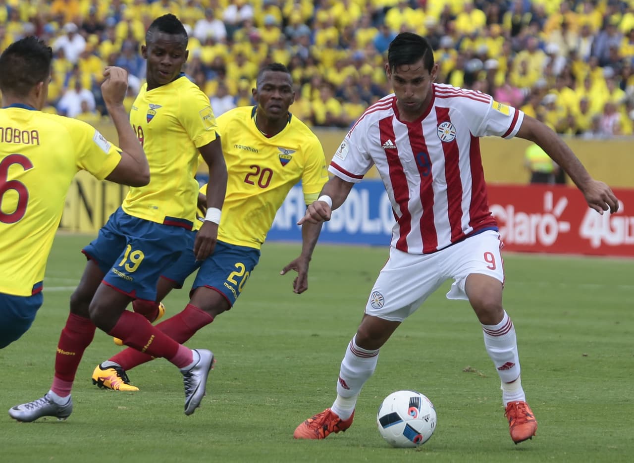 Jorge Benítez. Posición: Delantero. Edad: 23 años. Club: Cruz Azul (Liga MX de México). Veces seleccionado: 8. Descripción: Es un espigado delantero clásico que juega en el centro del área pero con la agilidad necesaria para hacer un recorte en corto que lo deje solo para disparar o tocar a un compañero en mejor posición. Pese a su estatura sabe tratar el balón y su juventus le ayuda a pelear cada pelota para generar ocasiones en el arco rival.