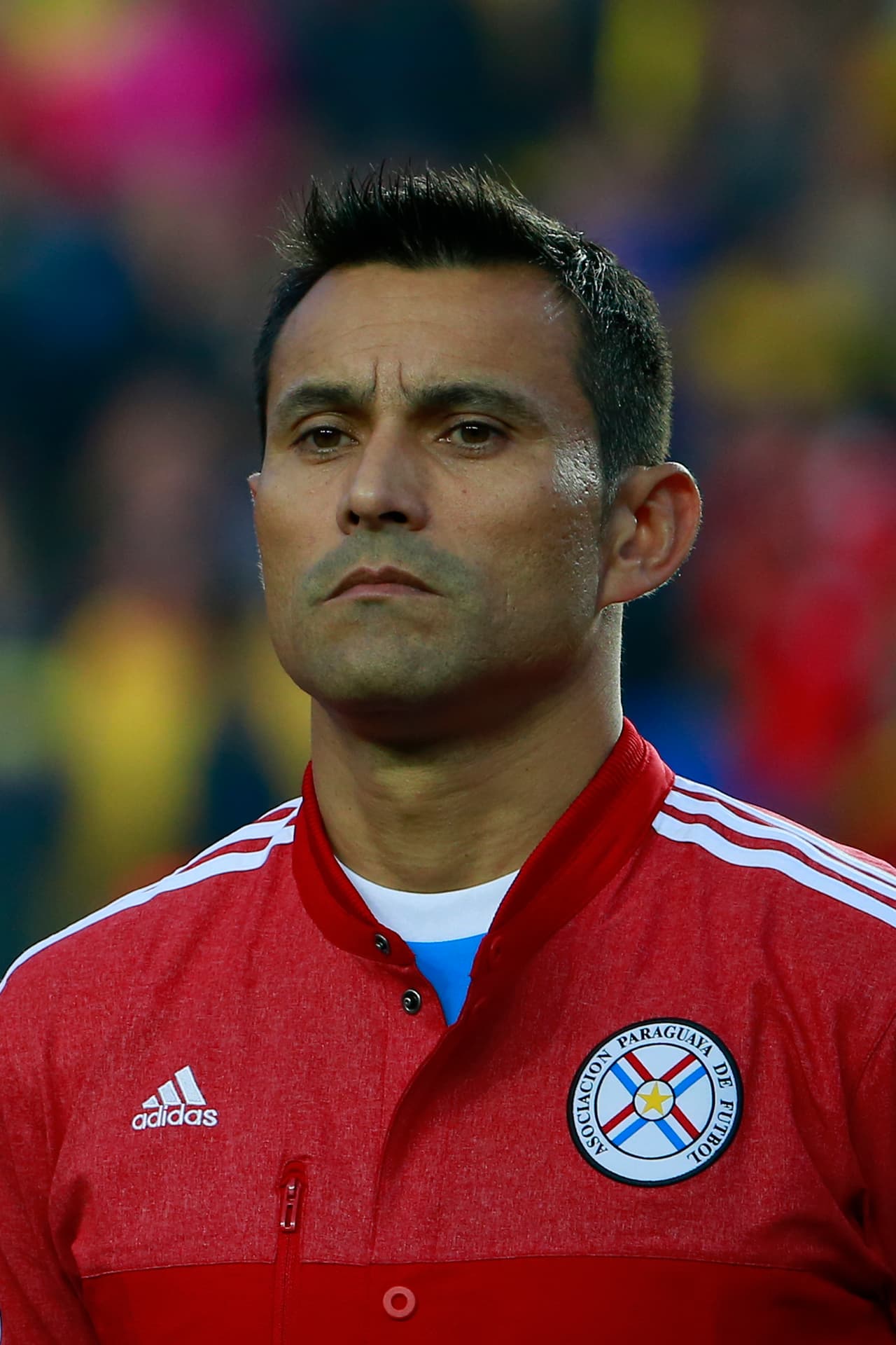 Justo Villar. Posición: Portero. Edad: 38 años. Club: Colo-Colo (Chile). Veces seleccionado: 114. Descripción: Es un arquero veterano con gran seguridad de manos y buena reacción dentro del área. Suele ir bien por arriba pese a no ser muy alto y será un líder para la zona baja de los guaraníes. Tiene experiencia de seis Copa Américas disputadas, siendo titular en cuatro de ellas.