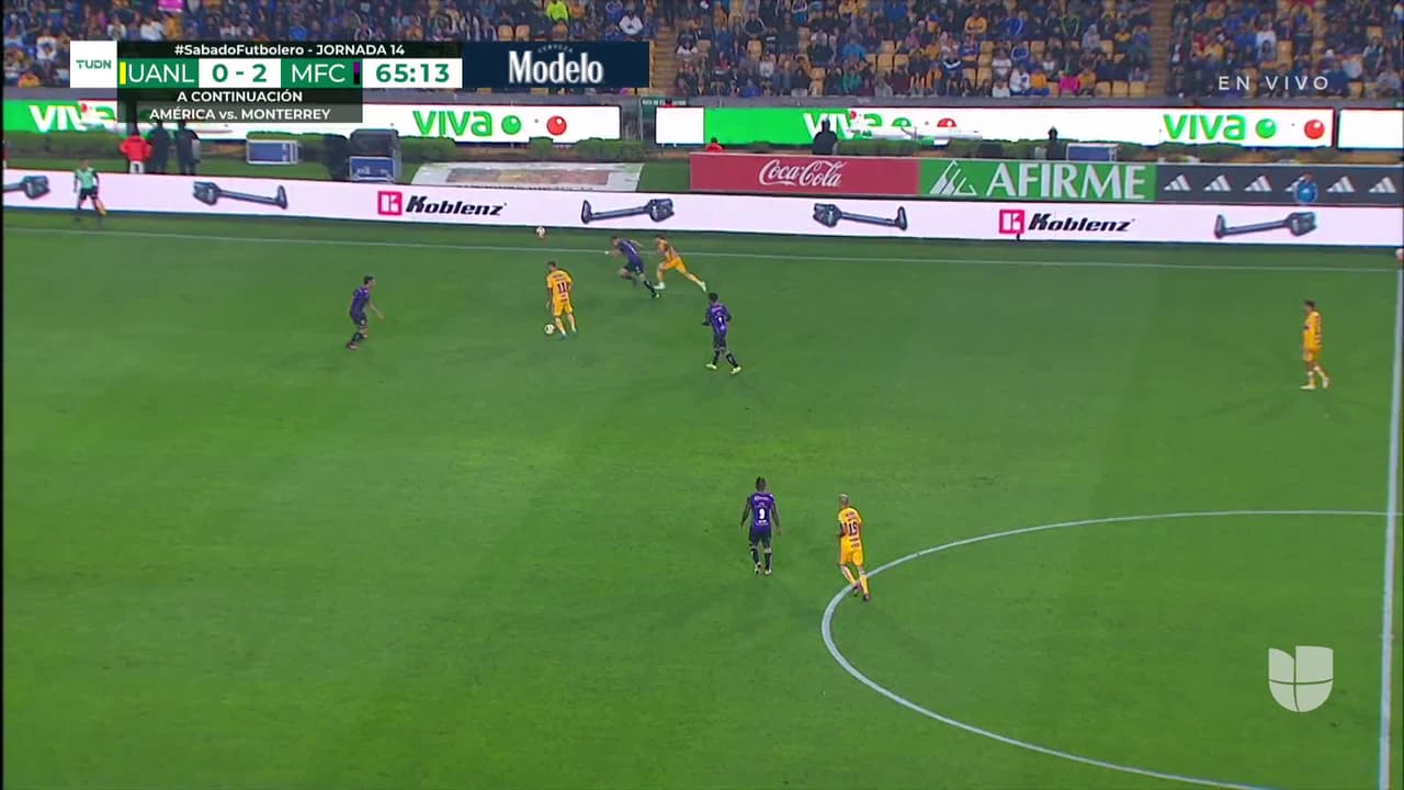 ¡TIRO ATAJADO! disparo por Sebastián Córdova.