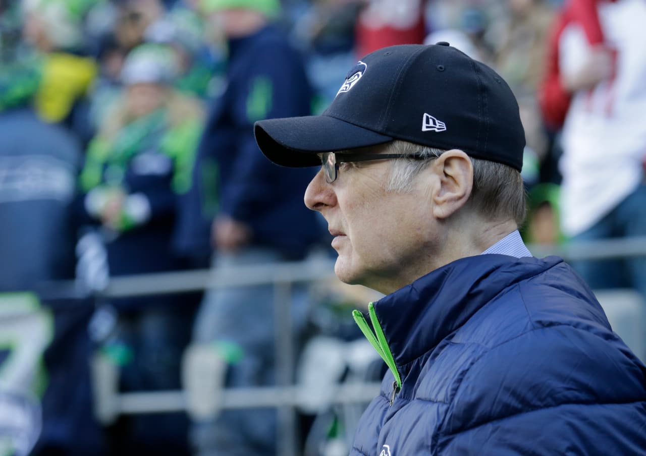 Allen era un gran amante de los deportes. Aunque suene obvio, al haber sido dueño de tres franquicias profesionales de diferentes deportes, siempre estuvo al pie del cañón de sus equipos.