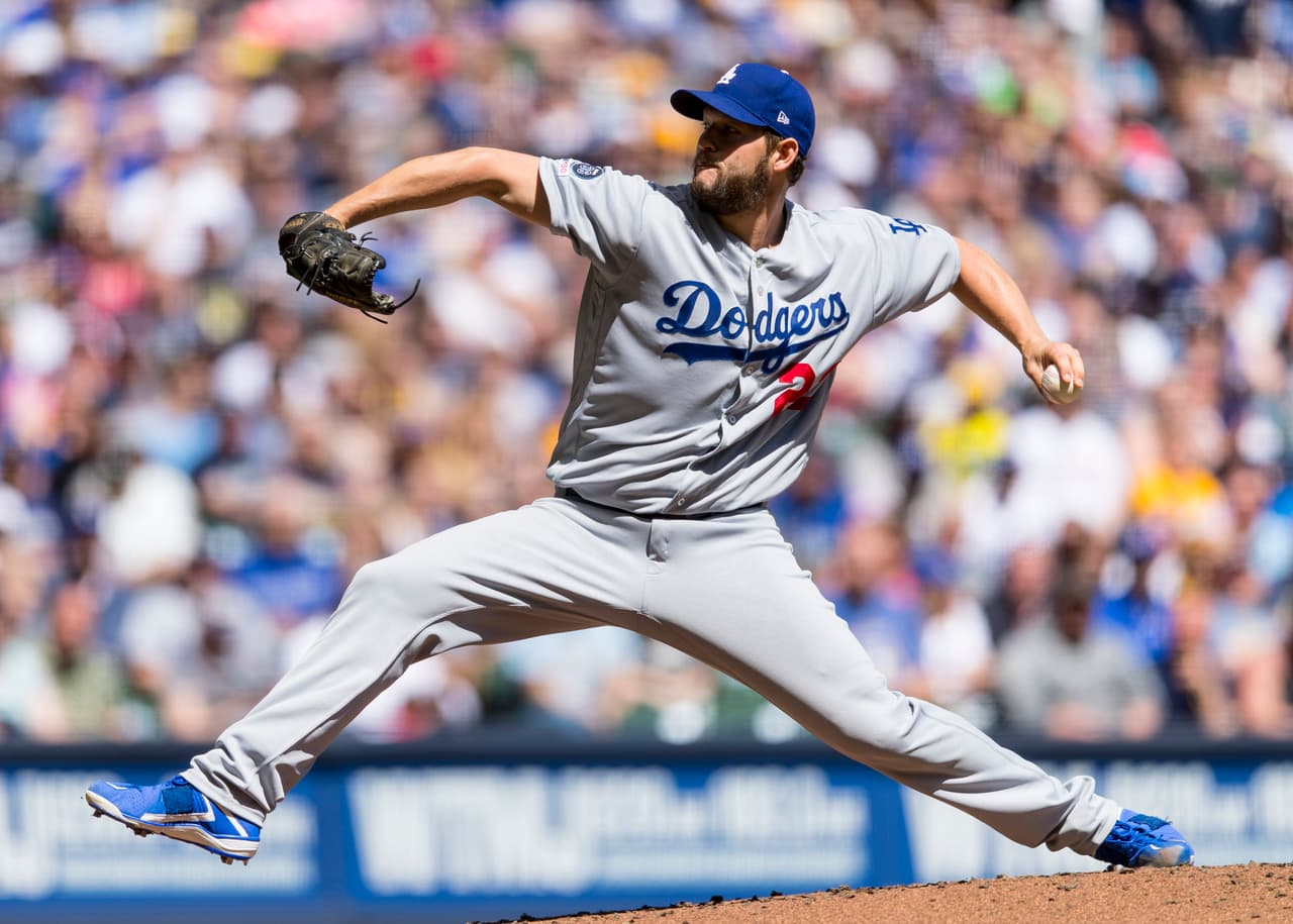 El encargado de abrir el juego por Los Angeles Dodgers fue Clayton Kershaw (22). La labor del estelar zurdo fue de seis innings completos, permitió dos hits, uno de ellos jonrón, dio cuatro bases por bolas y pasó a siete por la vía de los strikes. Se fue sin decisión.