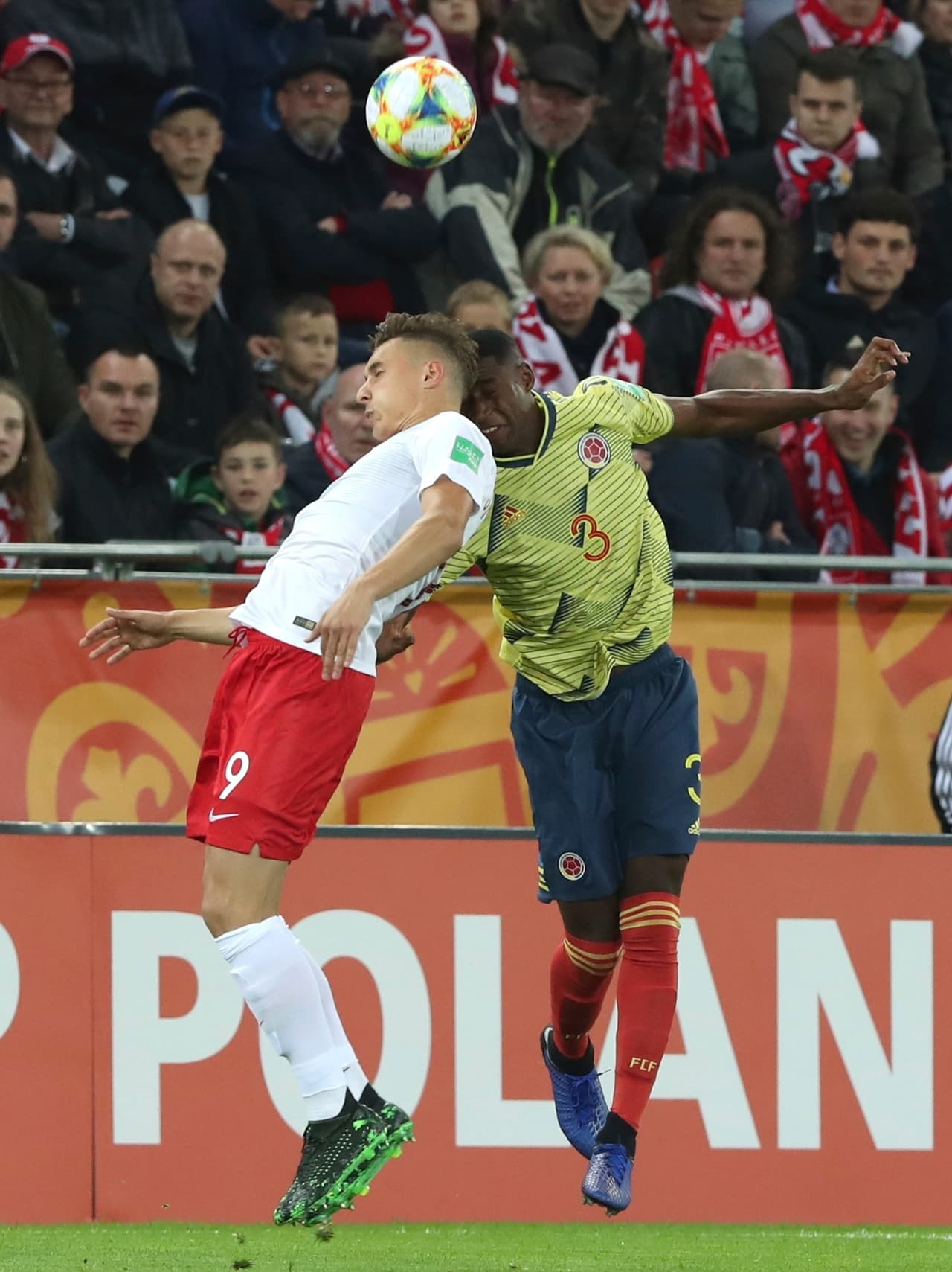 Los defensas fueron claves para darle seguridad a Colombia cuando Polonia puso presión en el juego aéreo y demás.