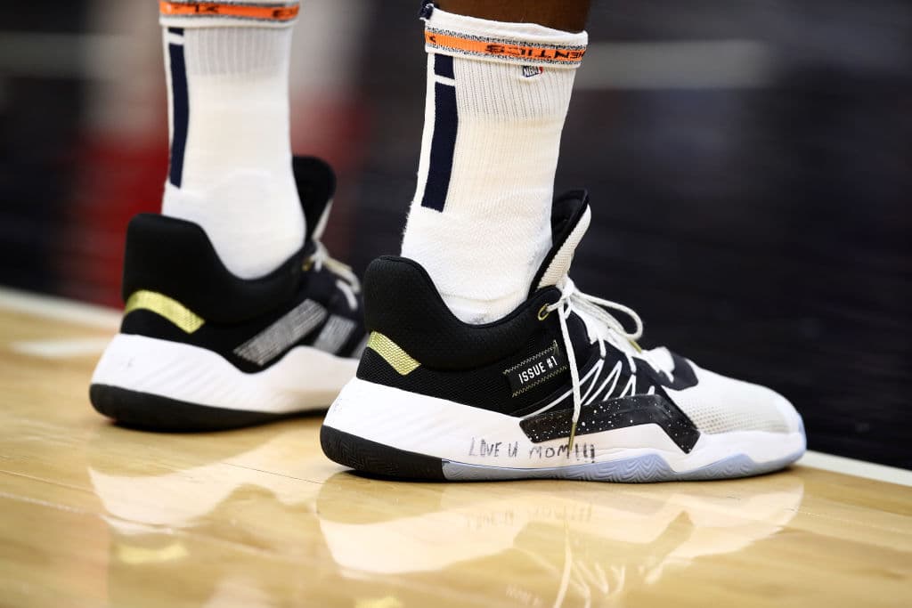 De colores, con dedicación o camuflados, los diseños de los mejores basquetbolistas del mundo.