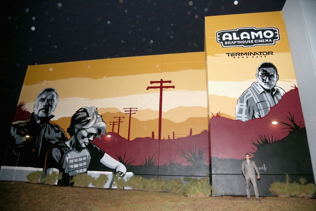 La cadena Alamo Drafthouse, ubicada en Texas y California, ofrecerá cenas y bebidas en sus salas.