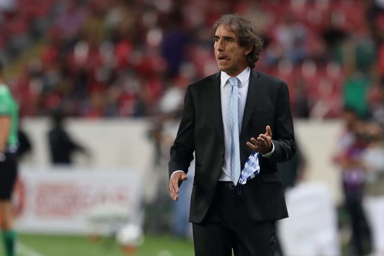 Almada mantiene los pies sobre la tierra: "No hemos logrado nada"