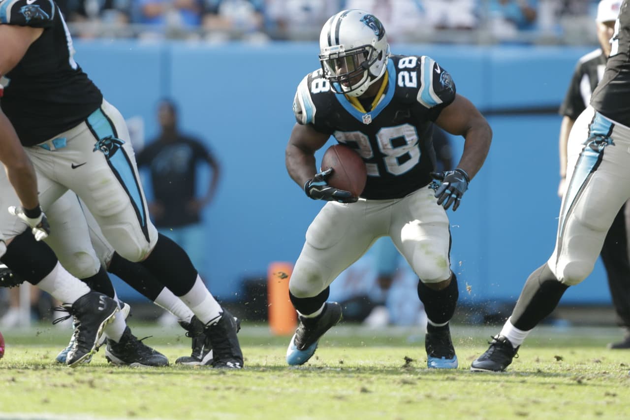 Jonathan Stewart corrió para 95 yardas y dos anotaciones.
