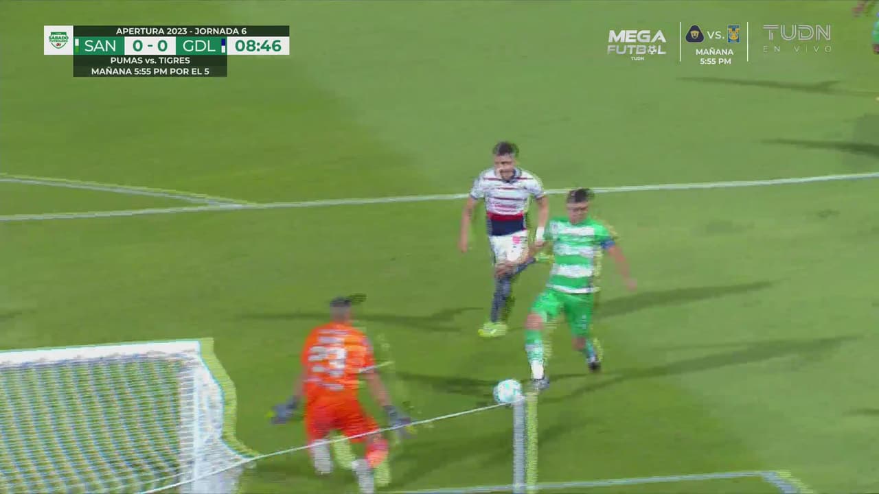 ¡Mayorga apaga el fuego en el área de Chivas!