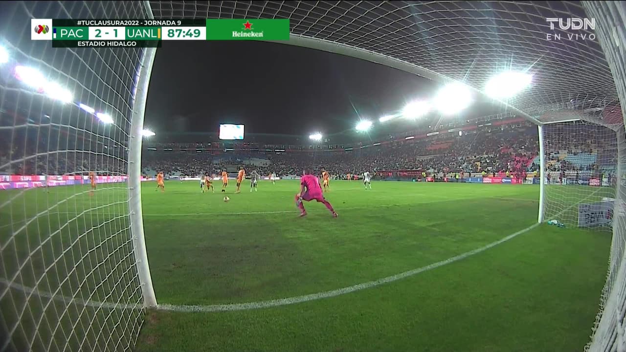 ¡TIRO ATAJADO! disparo por Carlos González.