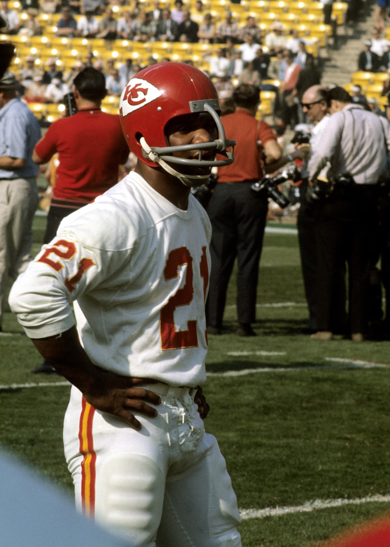 SUPER BOWL I Mike Garrett - corredor - Kansas City Chiefs. Ganó el Trofeo Heisman como colegial en 1965, miembro del equipo de estrellas de la AFL en 1966, principal arma ofensiva de los Chiefs. Pero en el Super Bowl corrió 6 veces para 17 yardas, hasta el quarterback Len Dawson sumó más yardas mediante la carrera con 24.
