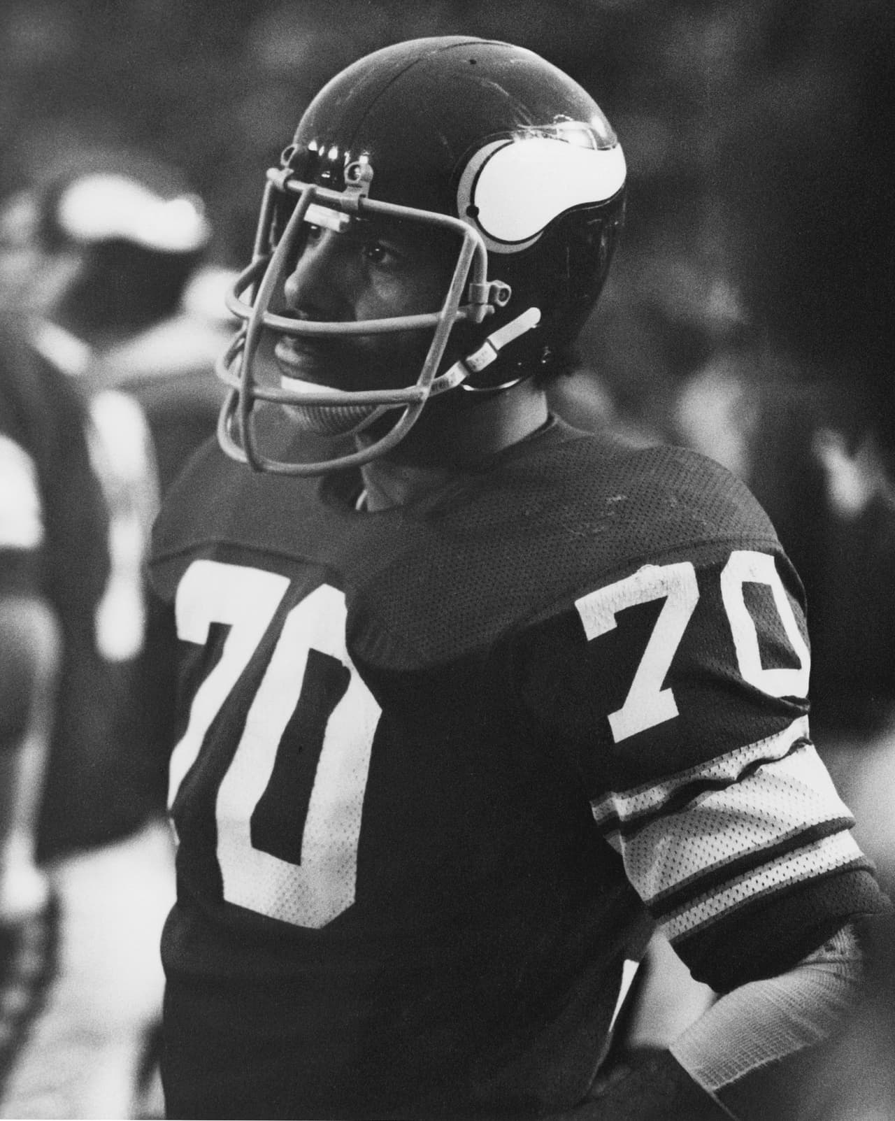 SUPER BOWL IX Carl Eller, Alan Page, Jim Marshall - línea defensiva - Minnesota Vikings. La defensiva de los Vikings no aprendió la lección del Super Bowl IV. Los “Purple People Eaters” volvieron a ser superados por tierra. Mientras pensaban presionar a Terry Bradshaw, Franco Harris les corrió 158 yardas con un touchdown y en total los Steelers les avanzaron 249 yardas totales por carrera.