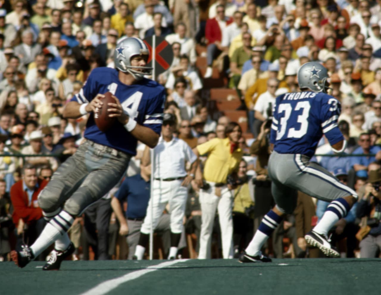 SUPER BOWL V Craig Morton - quarterback - Dallas Cowboys. Fue su oportunidad de oro para convertirse en titular indiscutible de los Cowboys. Pero no completó ni el 50 por ciento de sus pases y le interceptaron 3 pases en la derrota con Baltimore Colts. Si Morton hubiera ganado el Super Bowl V quizá nunca habría surgido un tal Roger Staubach.