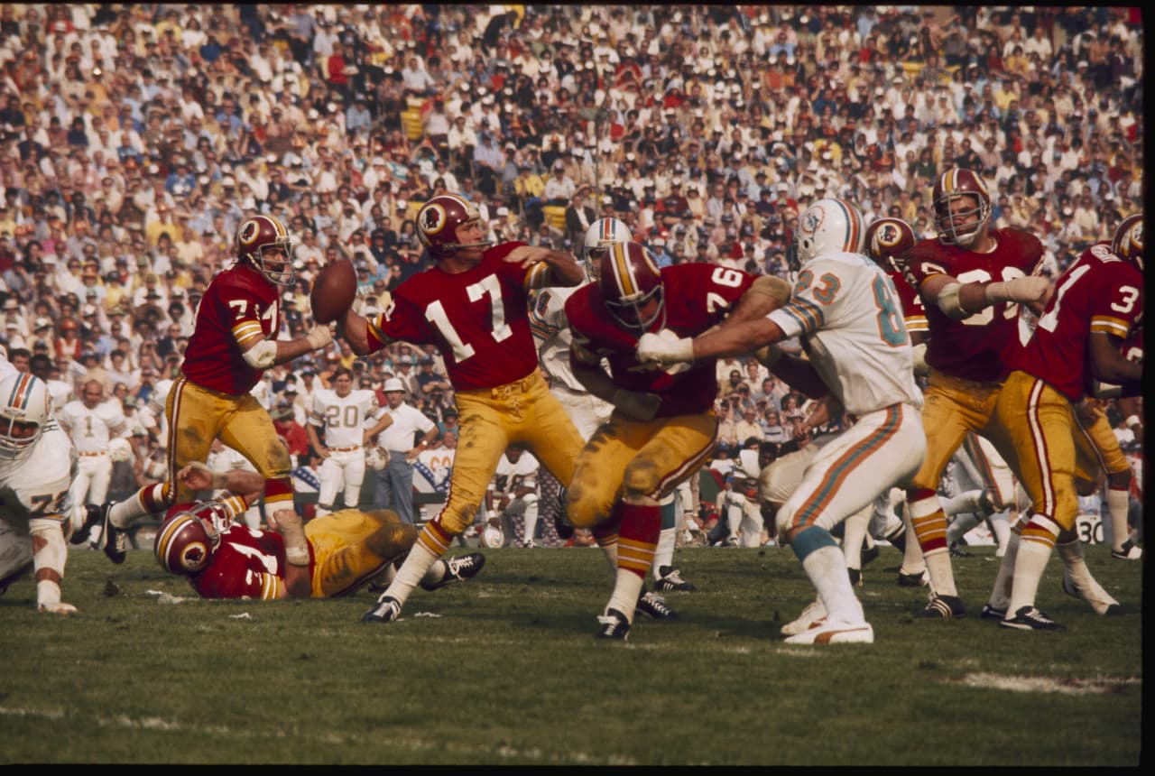 SUPER BOWL VII Bill Kilmer - quarterback - Washington Redskins. Líder de la NFL en pases de touchdown durante la temporada regular con 19, en el Super Bowl fue totalmente ineficaz. Completó el 50 por ciento de sus pases, apenas superó las 100 yardas, no tuvo pase de anotación y le interceptaron 3 veces.