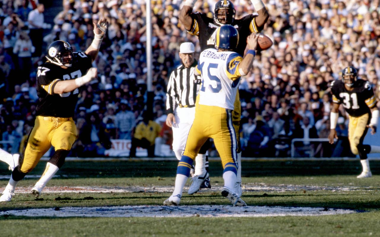 SUPER BOWL XIV Defensiva - Pittsburgh Steelers. Esto va contra el mito que representa la “Cortina de acero”, pero en el Super Bowl XIV la famosa defensiva de los Steelers fue superada y luchó por su vida hasta el último cuarto, de hecho nunca pudieron detener a Vince Ferragamo y a los Rams. La diferencia en favor de Pittsburgh la consiguió Terry Bradshaw con pases profundos John Stallworth.
