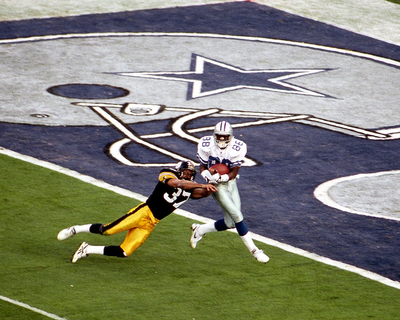 SUPER BOWL XXX Michael Irvin - receptor - Dallas Cowboys. El plan de juego de los Cowboys incluía a Irvin en varias opciones del ataque aéreo. Troy Aikman y Emmitt Smith ya habían sido seleccionados MVP de Super Bowl, faltaba Irvin. Empezó bien pero luego de un touchdown anulado por interferencia Irvin se vino abajo. Atrapó 5 pases para 76 yardas sin touchdown.