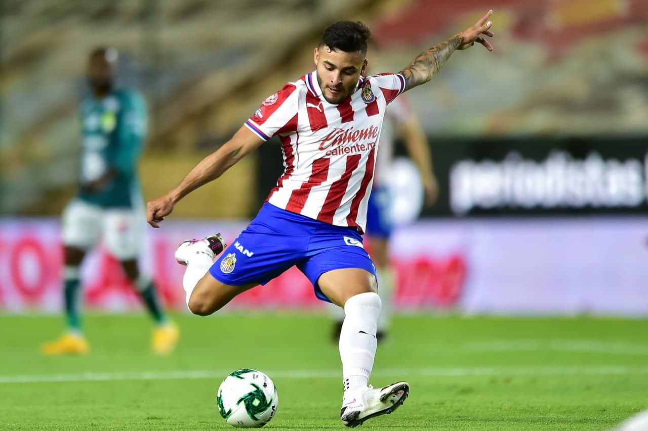 Alexis Vega dice que volvería a jugar lesionado para ayudar a Chivas