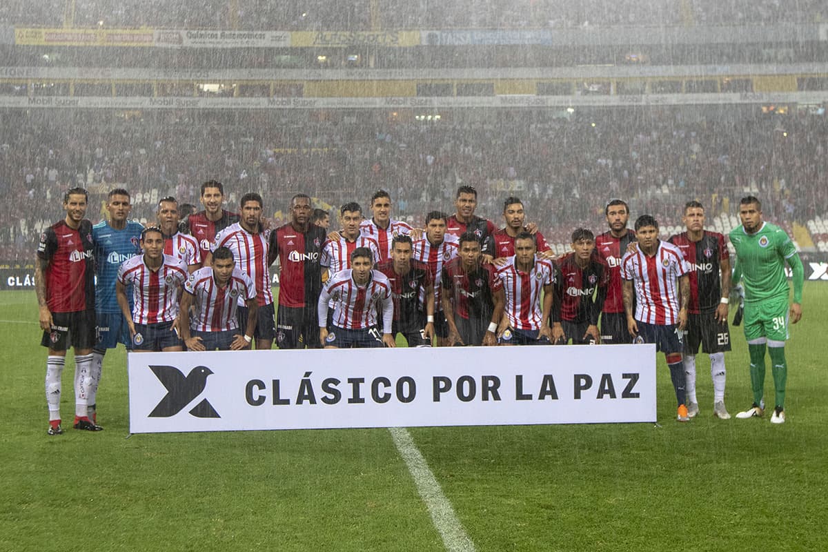 Un mensaje de paz, especialmente para los fanáticos, brindaron los jugadores de Atlas y Chivas.