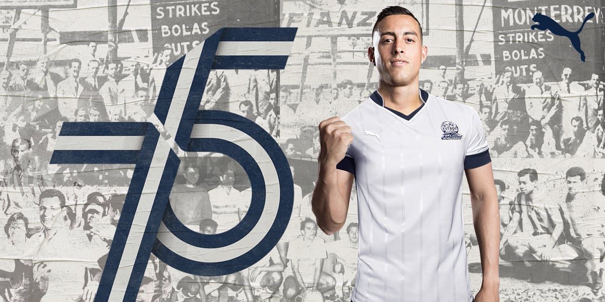 Rogelio Funes Mori posó con la playera y luce espectacular.