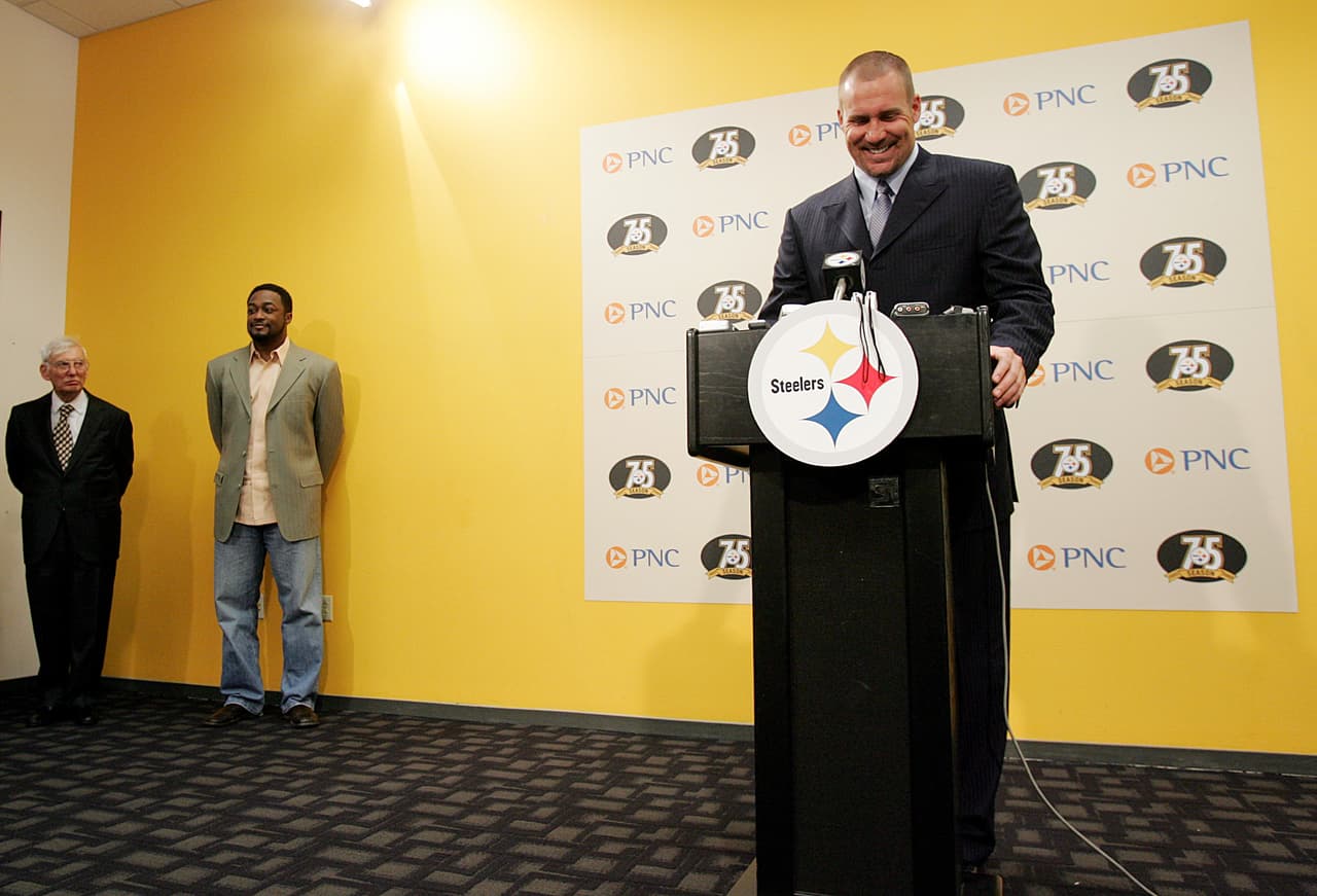 <b><i>INVERSIÓN PARA EL ÉXITO INMEDIATO DEL EQUIPO:</i></b>
<br>
<b>» Ben Roethlisberger (2008):</b> Logró la mejor marca de su carrera 12-4, a pesar de que lanzó cifras decepcionantes con 17 touchdowns y 15 intercepciones, con un porcentaje de completos debajo del 60.