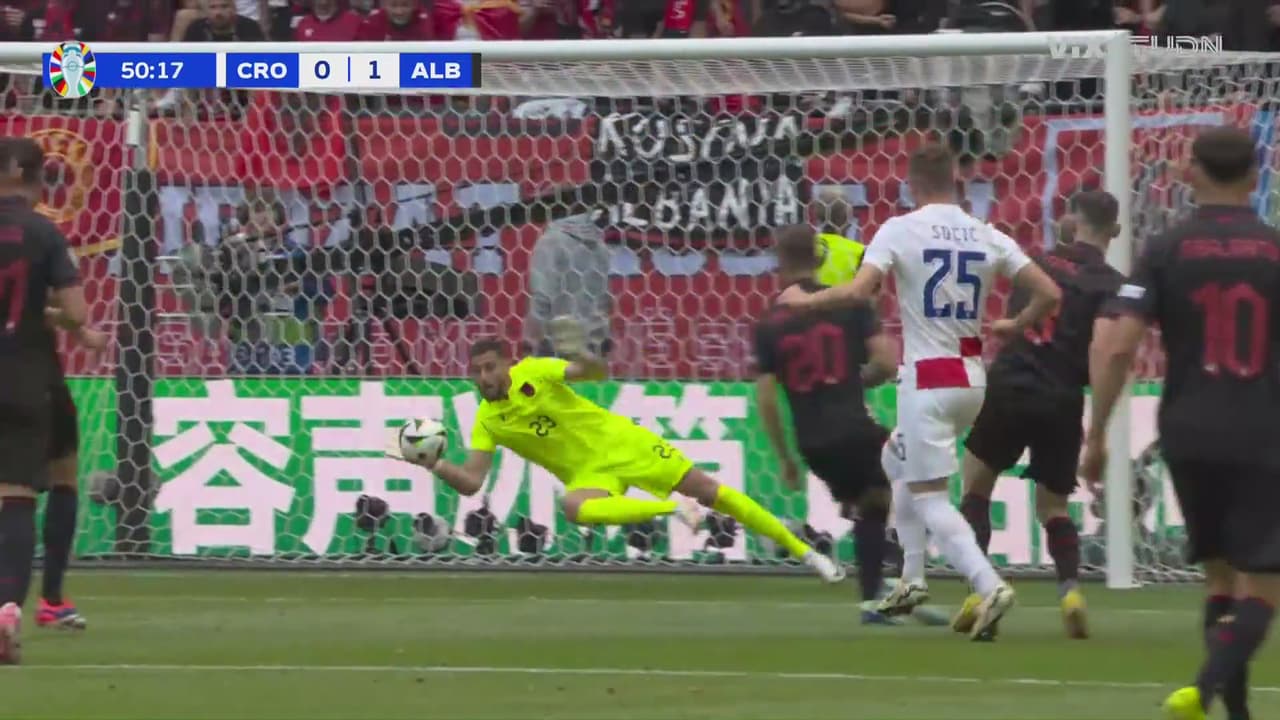 Bombazo de Mario Pasalic que tapa Strakosha para Albania