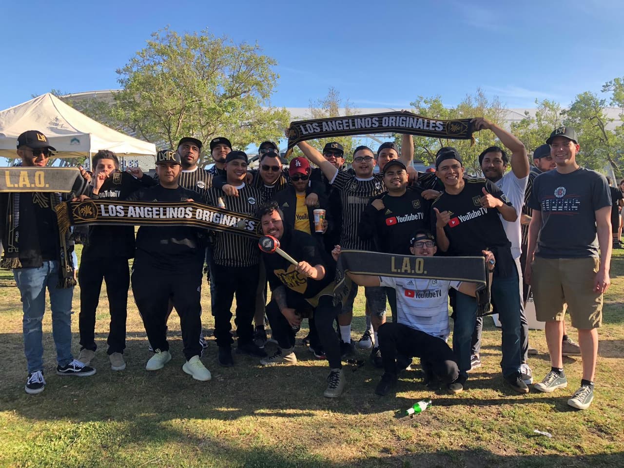 Inspirados por el mexicano Carlos Vela, así viven los fanáticos de Los Angeles FC los instantes previos al juego contra FC Cincinnati en la semana 7 de la MLS.