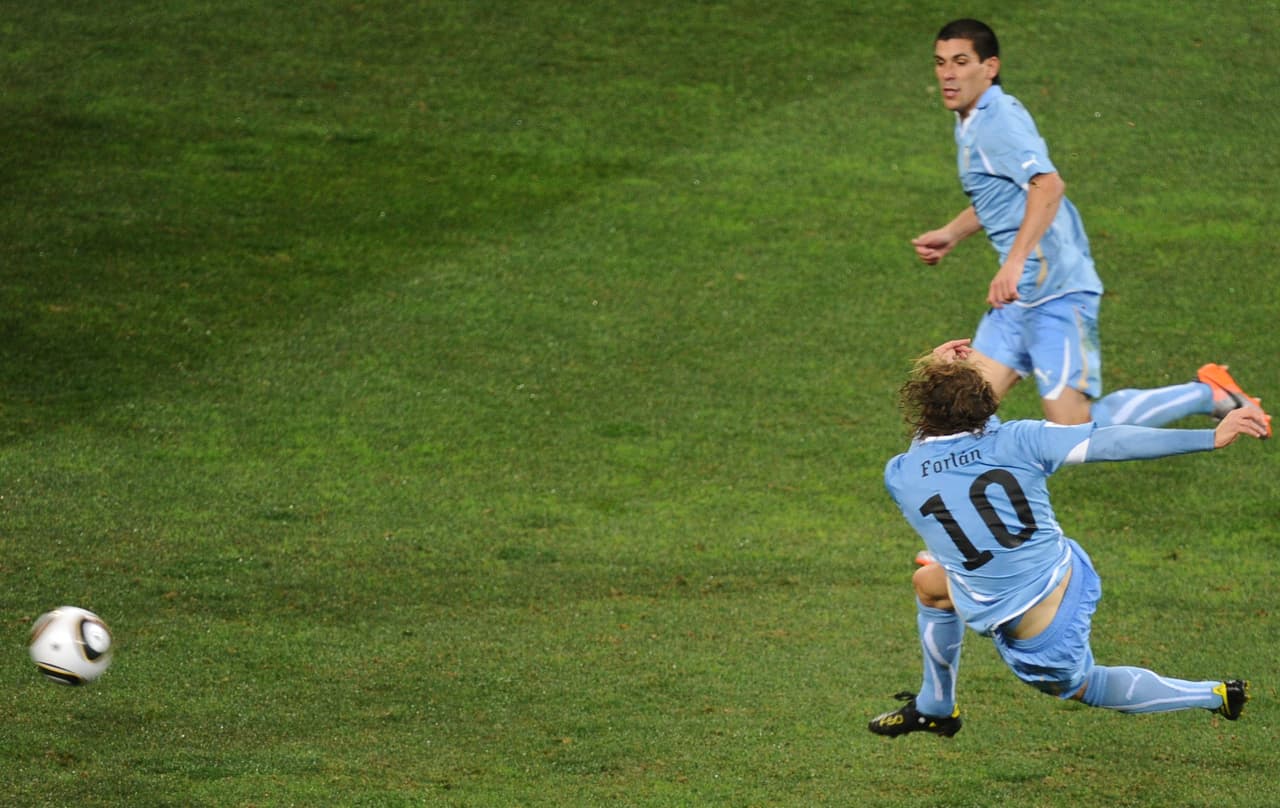 La pierna derecha de Forlán fue un misil que le dio a los seguidores varios goles para enmarcar.