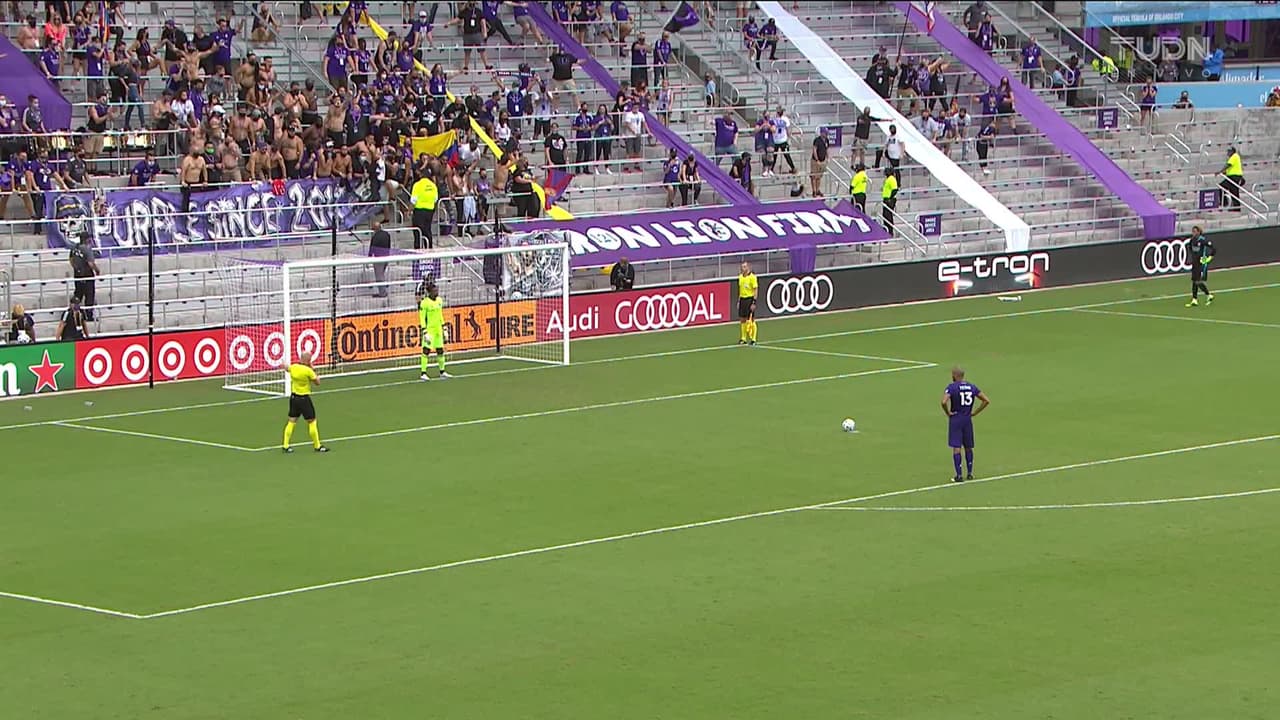 ¡GOOOL! Tesho Akindele anota para Orlando City SC.