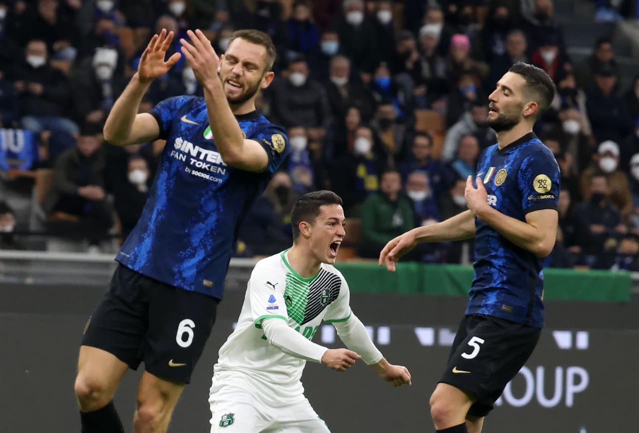 El Inter tropieza en casa 0-2 ante Sassuolo, durante la J29 en la Serie A. Fueron Giacomo Raspadori (8') y Gianluca Scamacca (26') quienes les dieron el triunfo a los neroverdi.