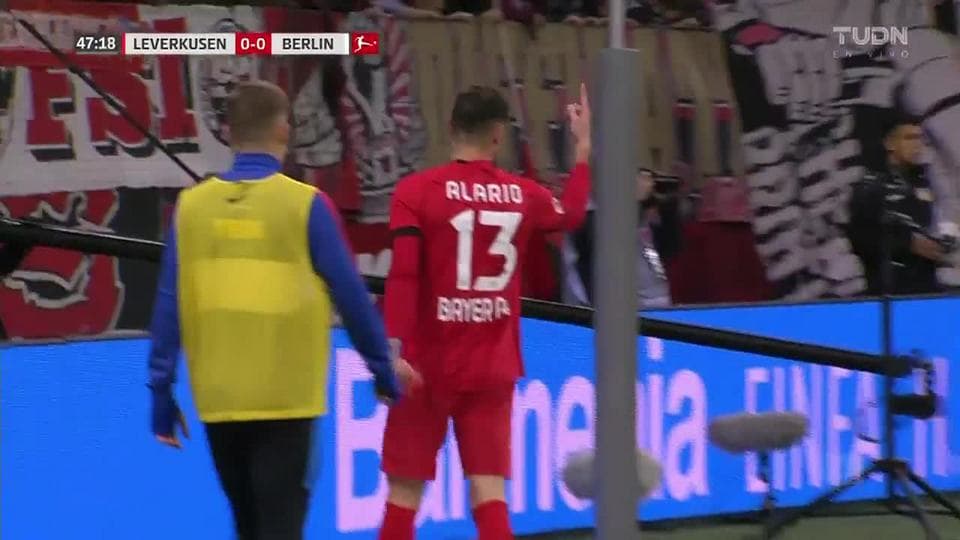 Tiro desviado de Lucas Alario