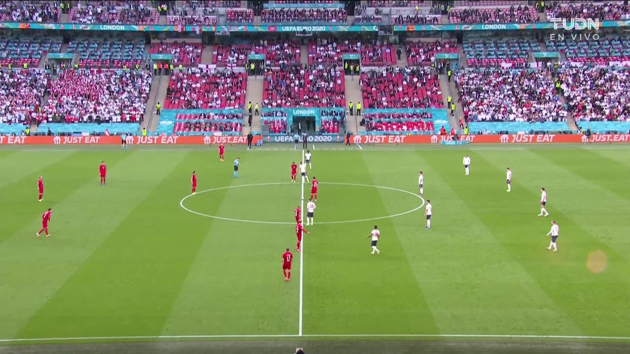 Arranca el partido y la pelota está en juego.