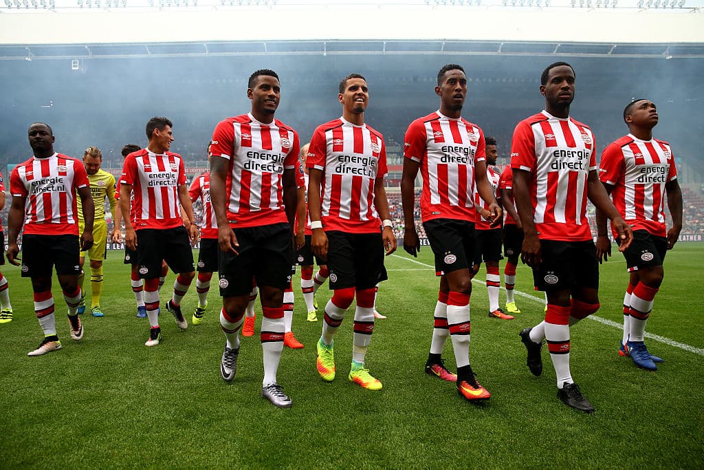 PSV derrotó al Excelsior con gran actuación de Guardado