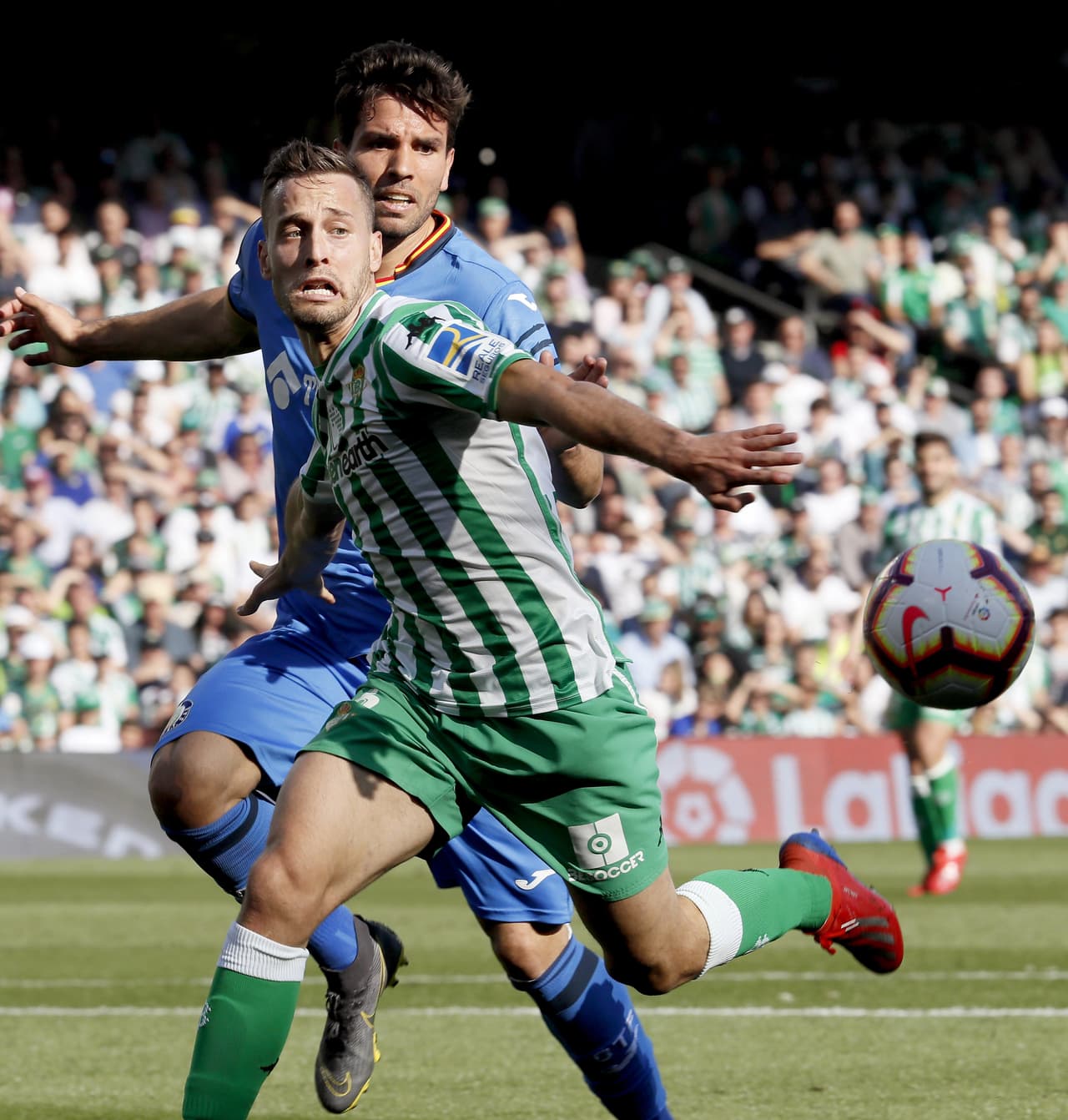 Betis buscó poner la paridad en su casa para no perder el paso de la zona de los torneos continentales.