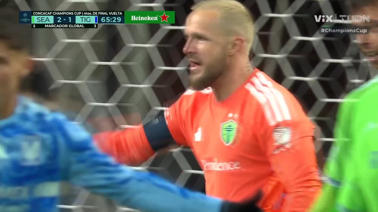 ¡Espectacular atajada del arquero del Sounders! Le quita gol a Correa