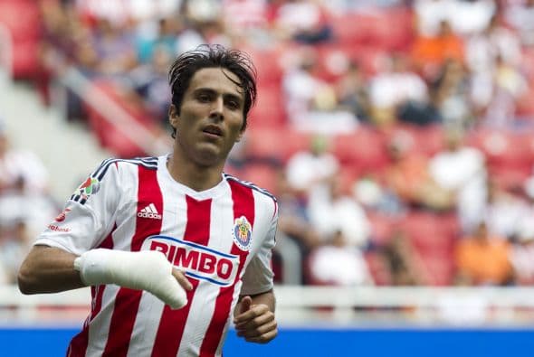 De Nigris ha caído en constantes lesiones, que han provocado un bajón en su nivel e incluso se quedó sin la posibilidad de ir al Mundial de Brasil 2014 cuando un año antes era indiscutible en las convocatorias.