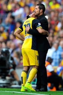 Arda Turam estuvo muy pocos minutos en el campo y se retiró lesionado.