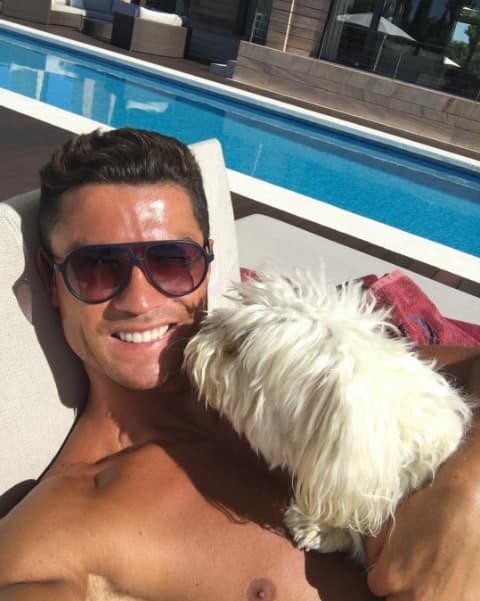 '
<b>CR7</b>' colocó esta foto en su cuenta de Instagram donde decía que extrañaba a su pequeña mascota.
